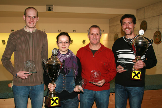 Die besten Schützen der zwei Bezirksverbände v.l.: Thomas Muxel (Walgau), Viktoria Hafner (Imst), Wolfgang Ruppert (Walgau) und Rene Engensteiner (Imst)