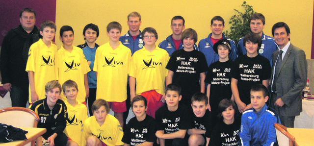 KO Christian Illedits,  Aufsichtsrat der Fußballakademie Burgenland, stattete den Maturanten einen Besuch ab.