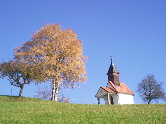 Kapelle im Herbst