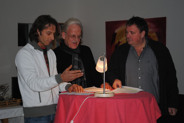 Das „Theater aus dem Container“ Telfs führte Hörspiele auf.