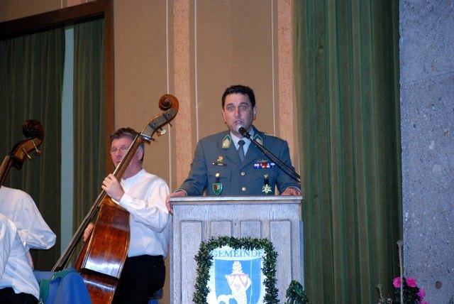 Obmann Erhard Eder freut sich, die Besucher bei den Neujahrskonzerten 2011 begrüßen zu dürfen | Foto: Kärntner Gebirgsschützenkapelle