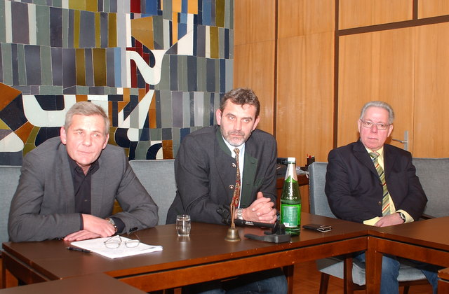 Von links: Bürgermeister Johann Straner, Vizebürgermeister Gernot Lobnig und Gemeinderat Franz Lipus bei der Pressekonferenz in Fohnsdorf.