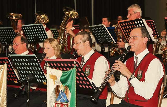 Klassiker der Filmmusik ließ die Grenzland-Trachtenkapelle Mureck unter musikalischer Leitung von Slavko Ahlin im Kulturzentrum erklingen.                                Foto: WOCHE