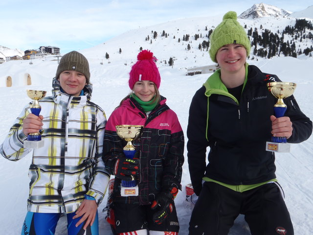 Slalom in Kühtai: Stefan NIKOLAISE, Valentina MAYR, Stefan GRITSCH