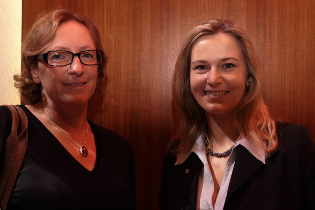 Artclub Imst Chefin Andrea Bubik-Schöpf mit Kulturchefin Sandra Friedl-Dablander