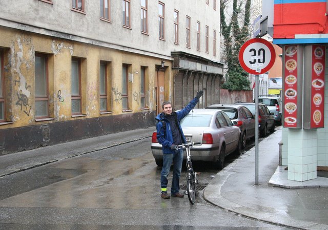 Martin Rotter von den Grünen würde gern Tempo 30 auf den Hauptverkehrsstraßen haben. | Foto: Wolff