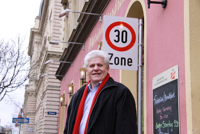Zufrieden mit dem Umfang der 30er-Zonen ist der für Verkehr zuständige Bezirksrat Karl Skopek (SP)
