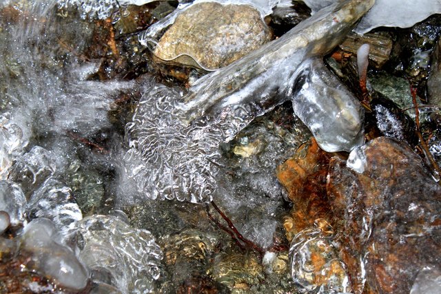 ich habe eine Canon EOS 500D und die ist echt der Hammer :-)