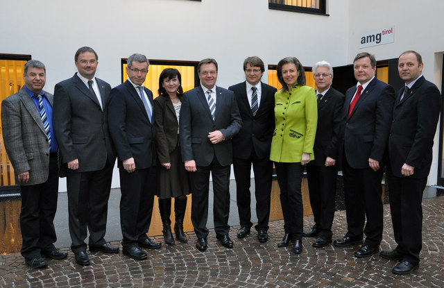 Regierungsklausur:  Klubobmann Hans-Peter Bock (SPÖ) , LR Christian Switak, LHStv. Anton Steixner, LRin Beate Palfrader, LH Günther Platter (alle ÖVP), LHStv. Hannes Gschwentner (SPÖ), LRin Patrizia ZollerFrischauf (ÖVP), LR Gerhard Reheis (SPÖ), LR Bernh | Foto: Sidon/Land Tirol