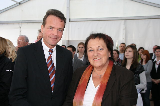 Stephan Wagner mit Sozial-Landesrätin Erika Scharer.