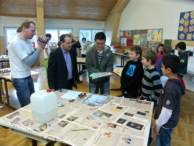 Beim Informationstag bekamen die Landecker Volksschüler auch die Möglichkeit, in die  „Kunstwerkstatt“ der Clemens Holzmeister-Hauptschule Landeck rein zu schnuppern