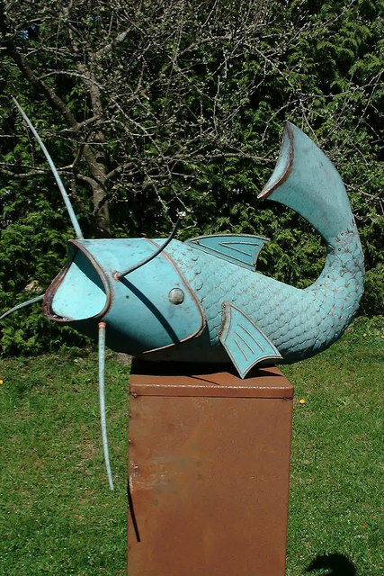 Fischskulptur als Wasserspeier