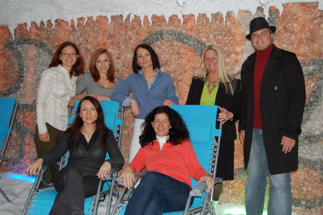Unternehmertreff im neuen Wellness-Center Jame Vital: Sabrina Schifrer, Swidgard Kopschar, Ewelina Rakoczy, Ingeborg & Chris Stermitz (v. l. hi.) sowie Edyta Mrozek und Melitta Krobath-Truschner (vorne)