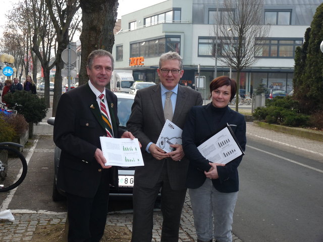 Regionalstellenobmann Günther Stangl, Wirtschaftskammerdirektor Thomas Spann und Regionalstellen-obmann-Stellvertreterin Petra Brandweiner-Schrott (v.l.).
