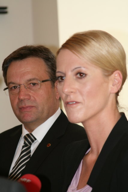 Arbeitsbesuch. Staatssekräterin Verena Remler besuchte ihren „politischen Ziehvater“, LH Günther Platter, im Landhaus. Gesprächsthemen waren natürlich Kinder- und Familienpolitik sowie die Botschaft an Wien, endlich den Beschluss für den Brennerbasistunne