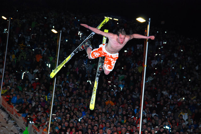 150 Wagemutige setzten beim Jump and freeze in Westendorf wieder zum Spring ins Eis-Wasser-Becken an! Mehr Fotos auf diesen Seiten unter GALERIEN! | Foto: Bez.blatt/Niedrist