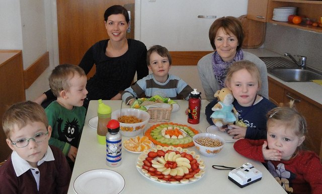 Im Kindergarten in Stuhlfelden wird gesund gegessen. „Und meistens schmeckt es auch“, finden Gesundheitsbeauftragte Maria Egger-Gassner (links) und Kindergartenleiterin Barbara Lechner (rechts). | Foto: AVOS