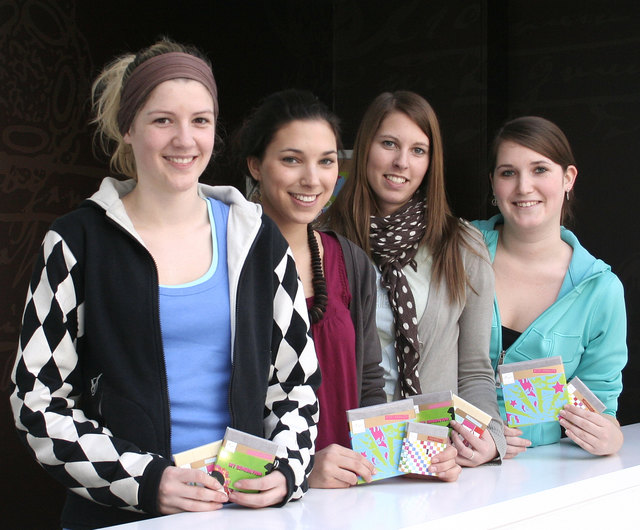 Die engagierten Schülerinnen mit ihren Kreationen: Julia Glanzer, Carolina Auer, Sarah Burgschweiger und Tatjana Deix. | Foto: Confiserie Berger