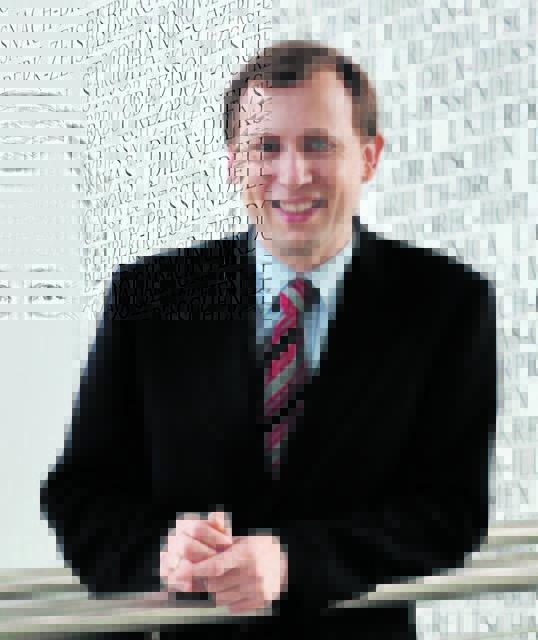 Erich Schwarz ist Leiter der Abteilung Innovations- management und Unternehmensgründung und Dekan der Wirtschaftswissenschaftlichen Fakultät
