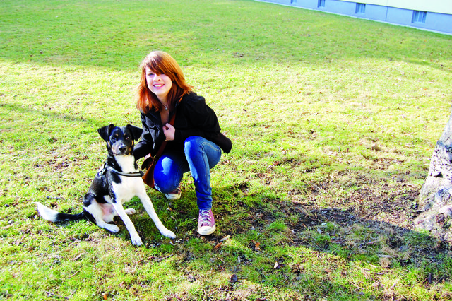 Chiara lässt Charlie in der Hundezone von der Leine. | Foto: Ivankovits