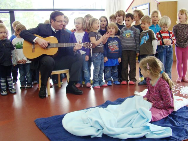 LH Günther Platter beim Besuch im Kindergarten St. Anton. | Foto: VP Landeck