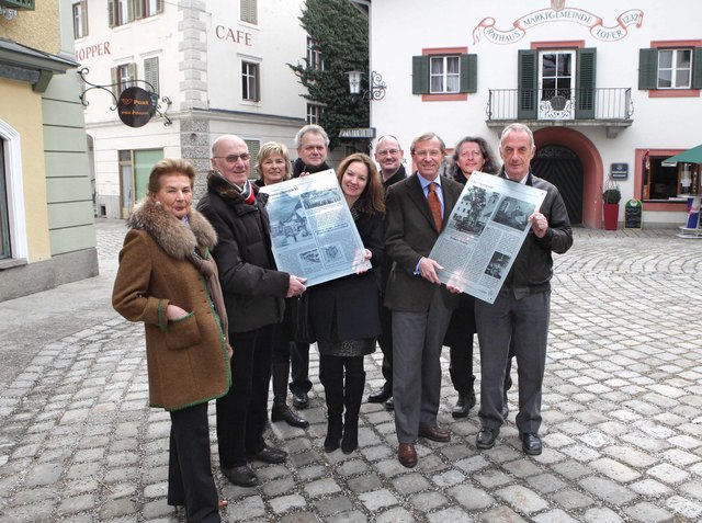 die Projekt-Macher und Sponsoren  von links: Hildegard Färbinger (Frau des verstorbenen Josef Färbinger), Waldemar Stainer, Bürgermeisterin Bettina Mitterer, Prof. Alfred Winter (Sonderbeauftragter für kulturelle Sonderprojekte), Christine Schweinöster, D | Foto: Schweinöster