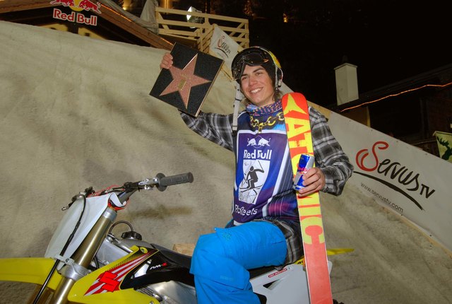 Elias Ambühl triumphiert auf Atomic in Bad Gastein.