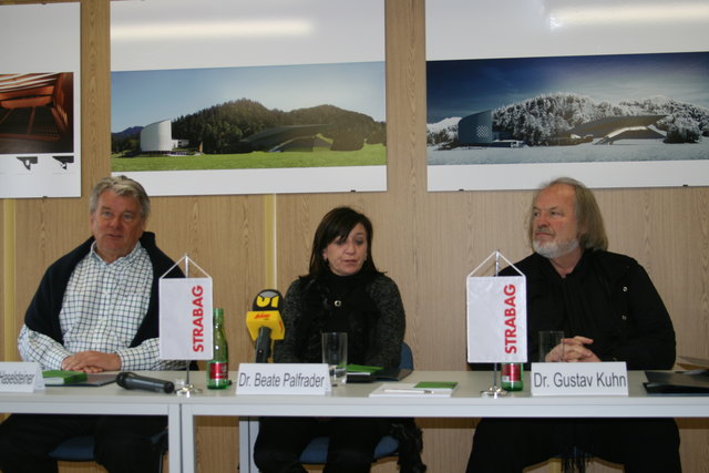 Präsentierten die Neuheiten für 2011:  Präsident Hans Peter Haselsteiner, LRin Beate Palfrader und Maestro Gustav Kuhn