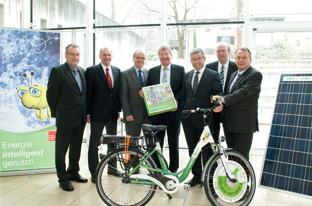 Schnürten das Energiepaket 2011: Helmut Hainusch, Geschäftsführer Energie West, Klaus Schmitzer, Vorstand EWR, TIWAG-Vorstandsdirektor Alfred Fraidl und TIWAG-Vorstandsvorsitzender Bruno Wallnöfer, LH-Stv. Anton Steixner, IKB-Vorstand Helmuth Müller und I | Foto: Vandory