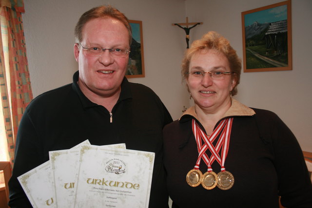 Fast schon gepachtet haben Franz & Michaela Prinz die Goldme­daillen bei der Ab-Hof-Messe in Wieselburg.Foto: privat