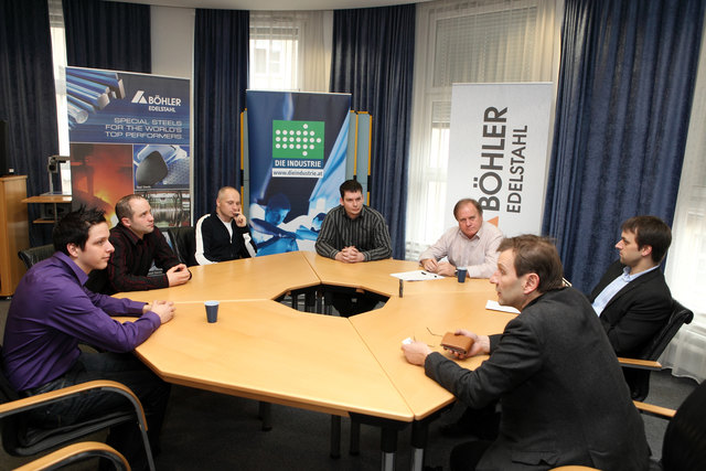 Am runden Tisch (v. li. im Uhrzeigersinn): Dornhofer, Peßl, Vadlja, Auer, Weigand, Doppelhofer, Novak.  Foto: Symbol