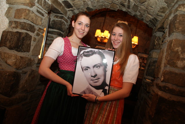 Lieblingsheuriger: Buschenschank Wolff, Rathstraße 44-46, 1190 Wien  In der Buschenschank in Neustift am Walde kehrte Peter Alexander oft mit seiner Frau Hilde ein.