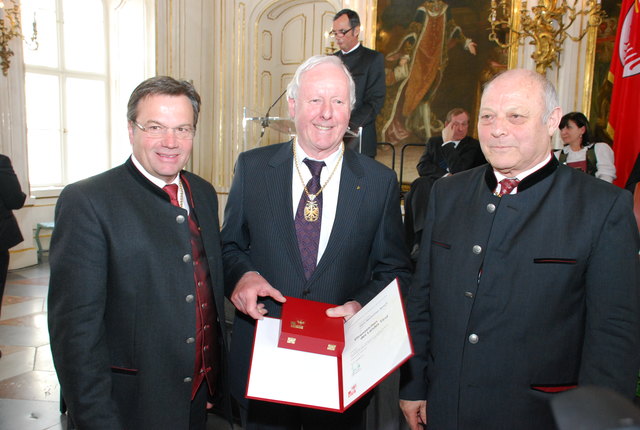 Kommerzialrat Reisch mit den Landeshauptleuten von Tirol und Südtirol, Günther Platter und Luis Durnwalder. | Foto: Land Tirol/Mück