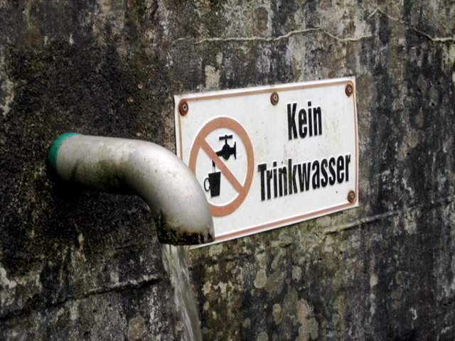 Das Wasser aus den Hausbrunnen von Pridahof ist verunreinigt und nicht genießbar. Fotos: WOCHE, KK