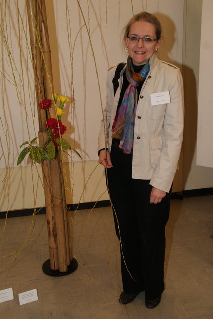 Doris Wolf, Leiterin des Studios, vor einem ihrer Werke