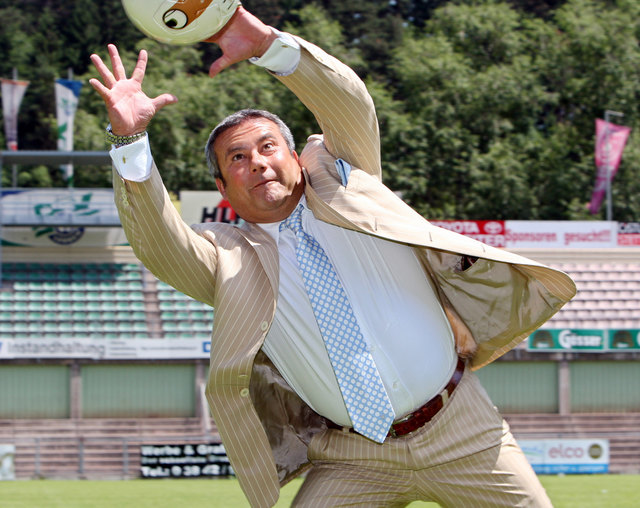 Nummer eins in Nöten. Der ehemalige Torhüter und Klubpräsident Hans Linz steht ab 23. März vor Gericht. Staatsanwaltschaft und Anlegeranwälte schießen scharf.    Foto: GEPA