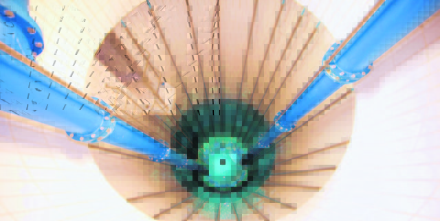 Hier könnte Ihr Glas Wasser vom Frühstück gewesen sein. WOCHE-Redakteurin Katharina Prügger (u.) machte sich im Wasserwerk Andritz auf die Spuren des kühlen Nasses.	Fotos: Wiesner