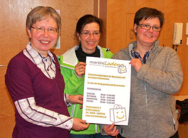 Präsentieren das neue Plakat: Obfrau Sr. Judit Nötstaller, GF Petra Widmann und Astrid Rauter (v. l.)
