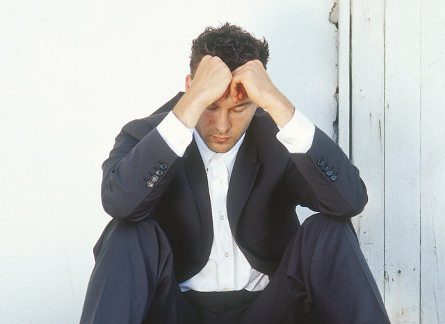 Stefan L.* hat den Termindruck an seiner alten Arbeitsstelle nicht mehr ausgehalten. Er fand auch einen neuen Job, doch nun sieht er seine Existenz gefährdet, weil es mit dem Arbeitslosengeld für die Zeit der Überbrückung nicht geklappt hat.