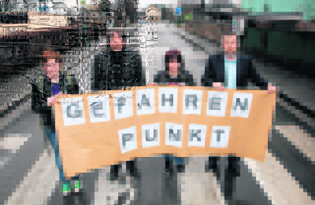 Klusemann-Direktor Klaus Tasch, Christian Zimmermann (r.) und Schüler der Klusemannschule am „Schutzweg“ | Foto: geopho.com