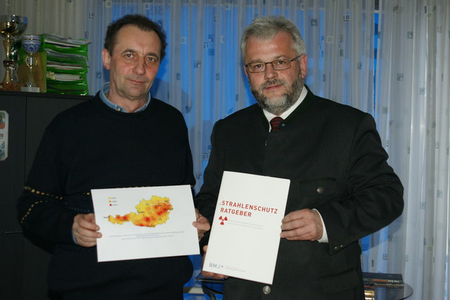 In besten Händen liegen Zivilschutzagenden im Bezirk Gmünd, auch im Falles eines Atomunfalles, bei den beiden Bezirksbeauftragten des NÖ Zivilschutzverbandes Gerhard Blaschko (Stv.) und Günther Sohr MSc (Bezirksleiter).Foto: Jungmann