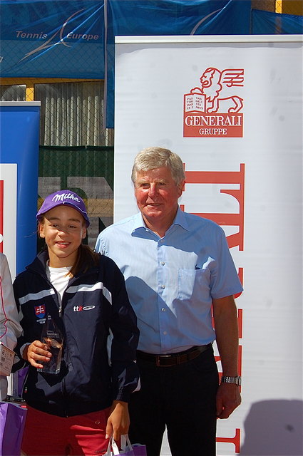 Alter und neuer Obmann des TC Kufsteins ist Robert Köstlinger (im Bild bei der Bambini-Preisverteilung) | Foto: Schwaighofer