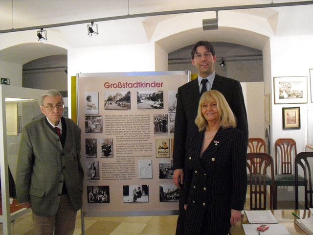 Erfolgreicher Tag der offenen Tür: Museumsdirektor Alois Mucnjak, Markus Figl (ÖVP) und die Künstlerin Liane Horn.