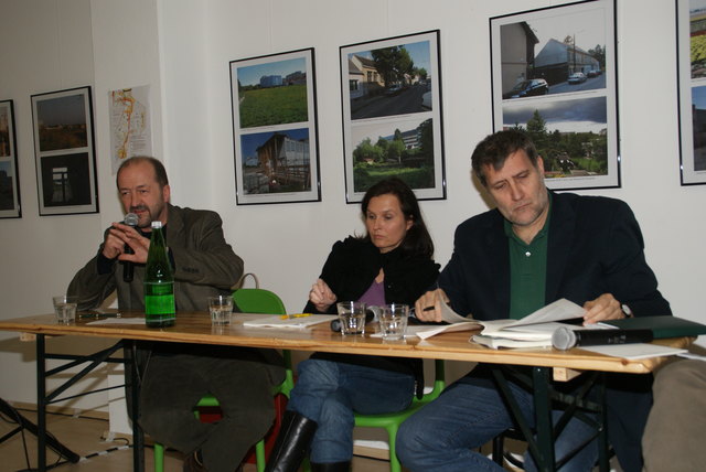 H. Berger von der „Verkehrsinitiative Donaufeld“, A. Winkler von der MA 18, Gemeinderat R. Maresch. | Foto: Bachl