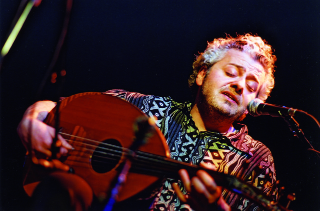 Der gebürtige Palästinenser Marwan Abado bringt mit seiner Lauten-Musik mediterranes Flair nach Wien.