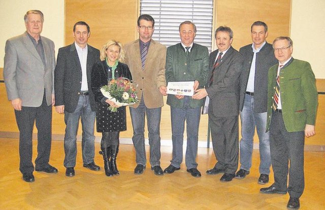 Die Bürgermeister der Kleinregion beschlossen ihr Entwicklungskonzept: Krenn, Gross, Kortschak-Huber, Wurzinger, Gölles, Einsinger, Bechter, Ober (v.l.). | Foto: KK