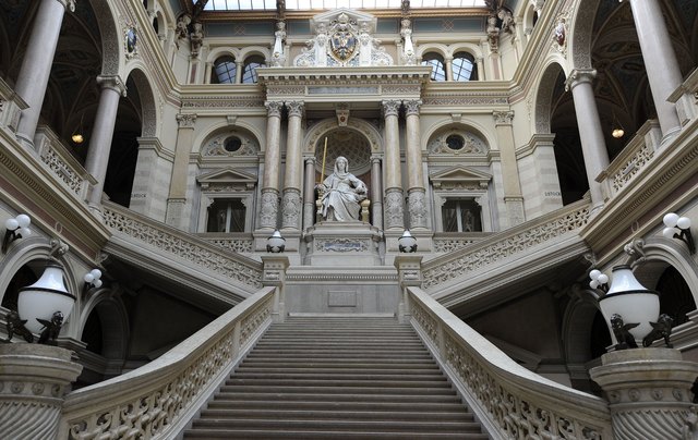 Vor Justitia sind alle Angeklagten gleich – durch hohe Gebühren entsteht jedoch derzeit ein Ungleichgewicht | Foto: Picturedesk