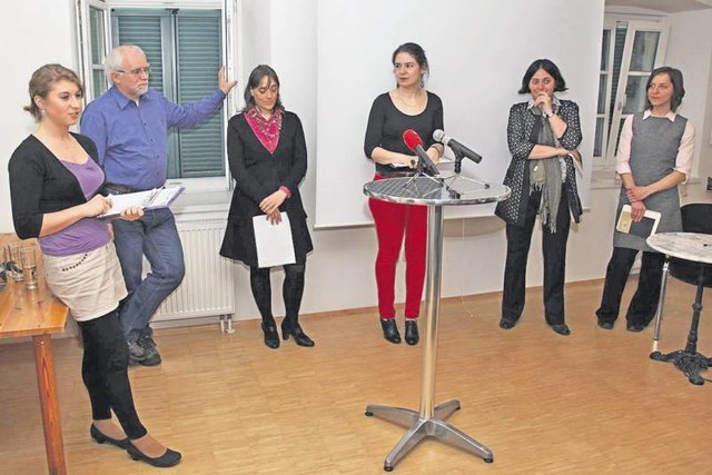 Im Rahmen des Literaturfestivals im Pavelhaus Laafeld erhielt Iztok Osojnik (2.v.l.) den internationalen Literaturpreis „Kons“ verliehen.                                                  Foto: WOCHE