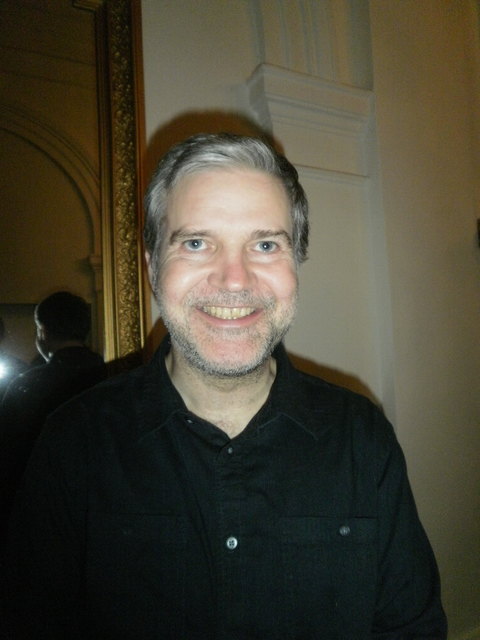 Gut gelaunt und äußerst sympathisch suchte Lloyd Cole nach dem Konzert den Kontakt zu seinem Publikum.