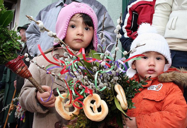 Heuer sehr spät, aber doch: der Palmsonntag am 17. April. Palmbuschen und lange Palmstangen werden in die Kirchen getragen. | Foto: Schweinöster